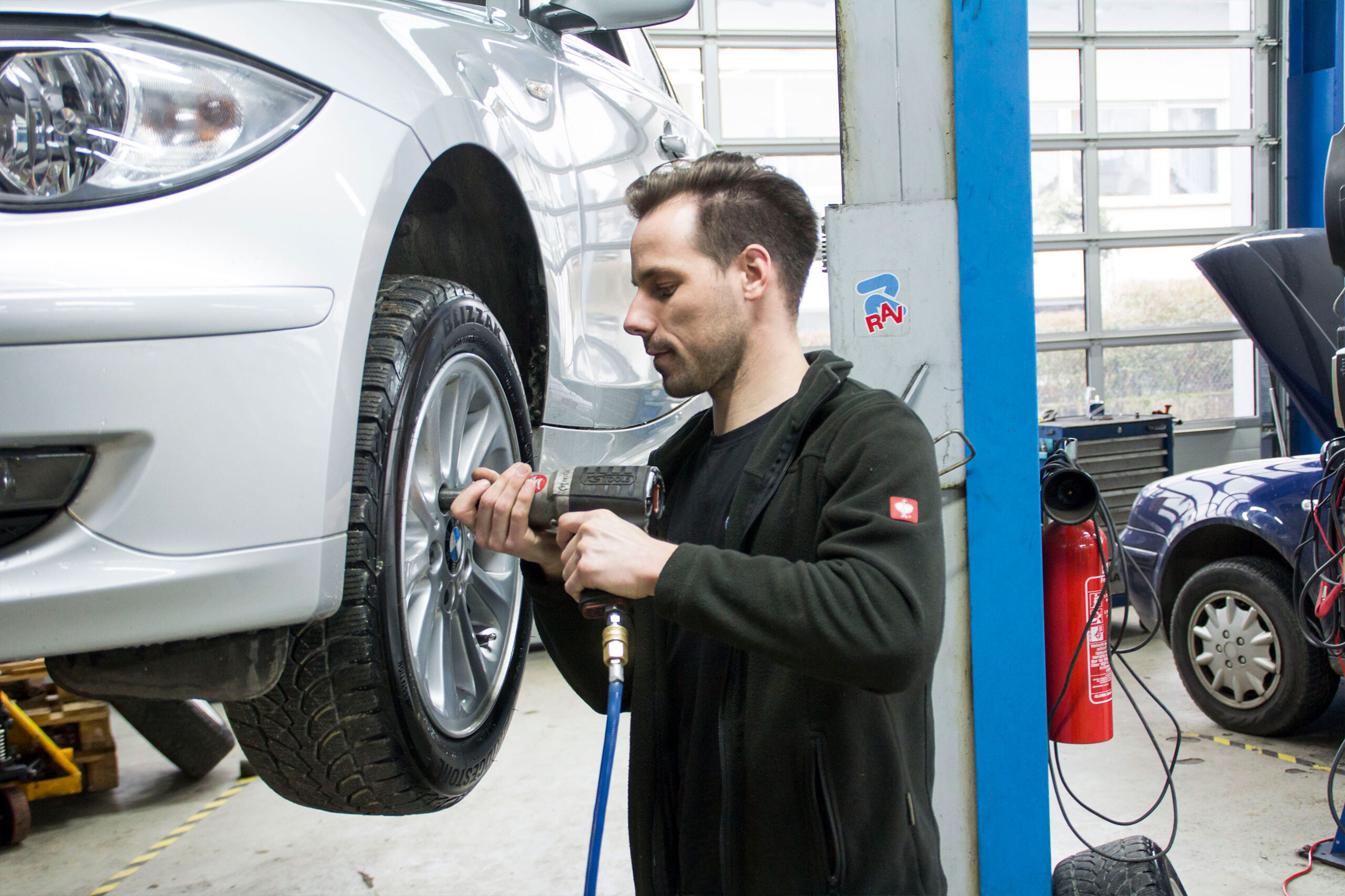 Radservice in der Kfz-Werkstatt Fries